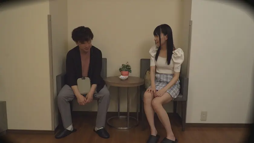 ママ友とダブル不倫 躊躇する男とノリノリの淫乱人妻さん【ラブホ激撮】