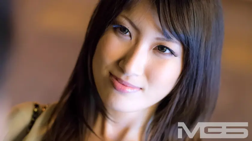 あやちゃん(25歳)のムチッムチな巨乳は服の上からでもバッチリわかります！