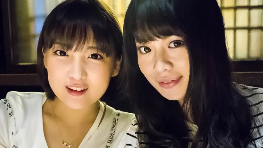 「かんぱぁ～い」相席居酒屋でゲットした女の子と4P！お2人とも四つん這いになってお尻を並べてください。なんていい眺めなんでしょう！