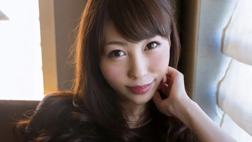 透き通るような白い肌のムチムチ、ナマアシ、ミニスカのゆい 21歳