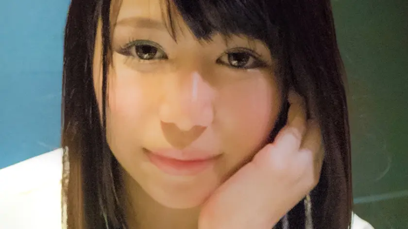 憧れの同僚社員のりなちゃん23歳とひょこんなことから二人っきりでホテルに泊まることに…。