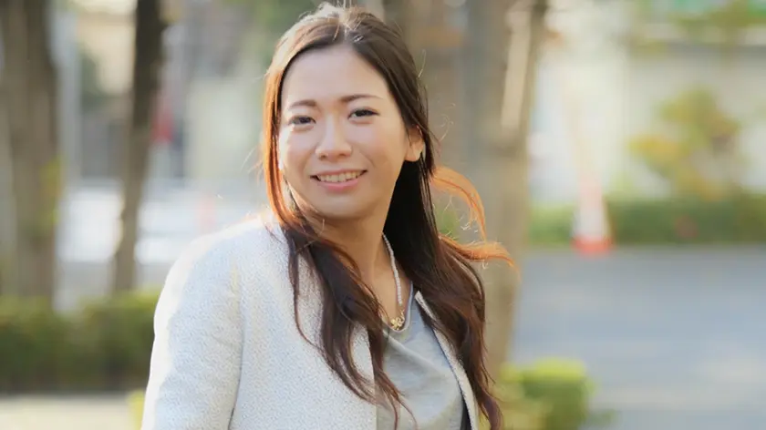 夫が目の前でフェラされショックで脱いだ奥様