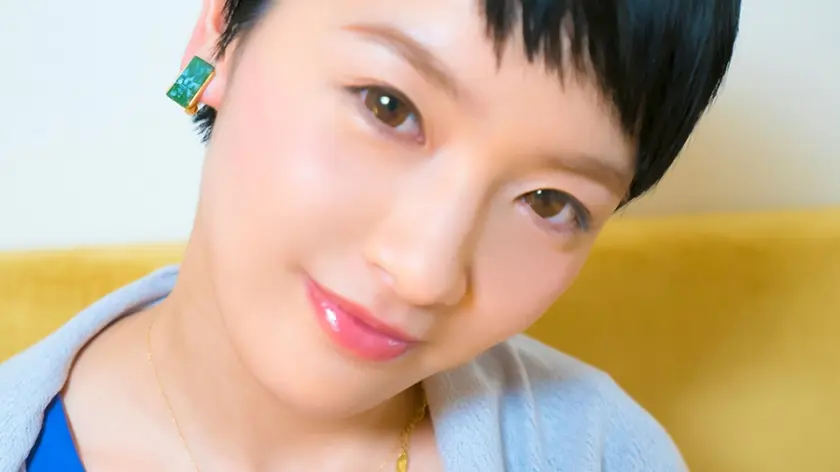 ショートカットの似合うあやさんフリーター（20歳）