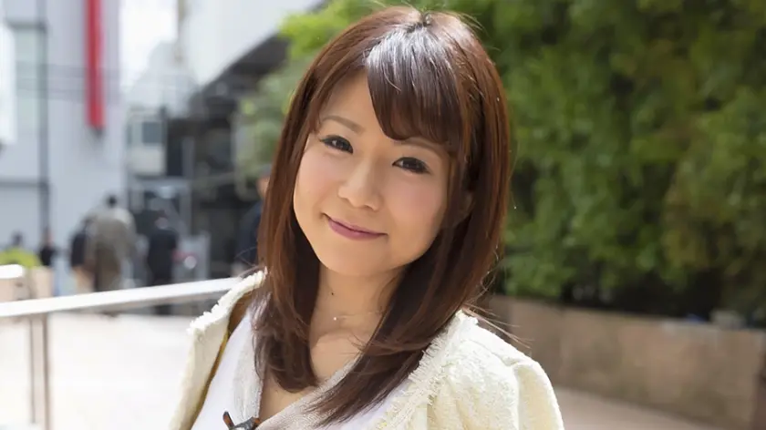 出産後の感度が上昇した人妻ママをナンパして寝取る！山本さん28歳 清楚なワンピースとカーディガンが似合う若妻！出産後アソコが疼いちゃうママと車両内で汗と汁が飛びまくりのセックス！