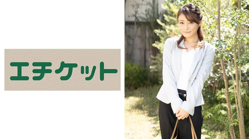 四つん這いのアソコに極太バイブを突っ込んでみれば手を離しても床に落ちないノーハンドバイブで強烈な締め付けっぷりをお披露目する吸引オマ○コの持ち主 あいりさん(26歳)