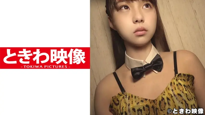 透明感溢れる清楚女子大生にスク水でオナニーさせバニーコスプレで執拗に生チンで掻き回し子宮に届く感じの中出し！